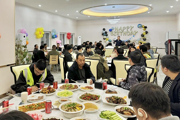 西香高速公路ZCB4總承包部TJ15標(biāo)項(xiàng)目部舉辦集體生日會