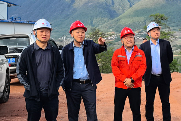 川交公司黨委副書(shū)記、董事、總經(jīng)理魯正偉深入西寧高速公路ZCB2總承包項(xiàng)目檢查指導(dǎo)工作