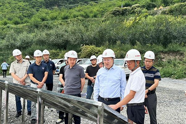 蜀道集團黨委副書記、董事、副總經(jīng)理丁應虎赴川汶高速TJ7項目檢查指導工作
