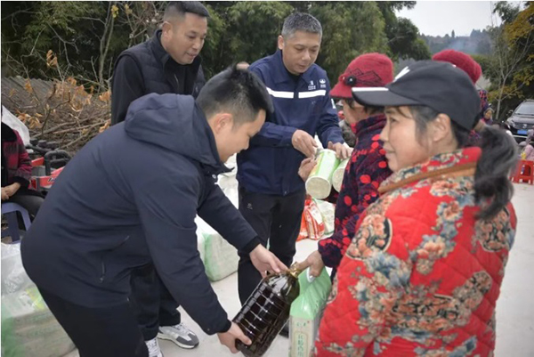德陽繞城南高速LJ2標段項目走訪慰問沿線群眾